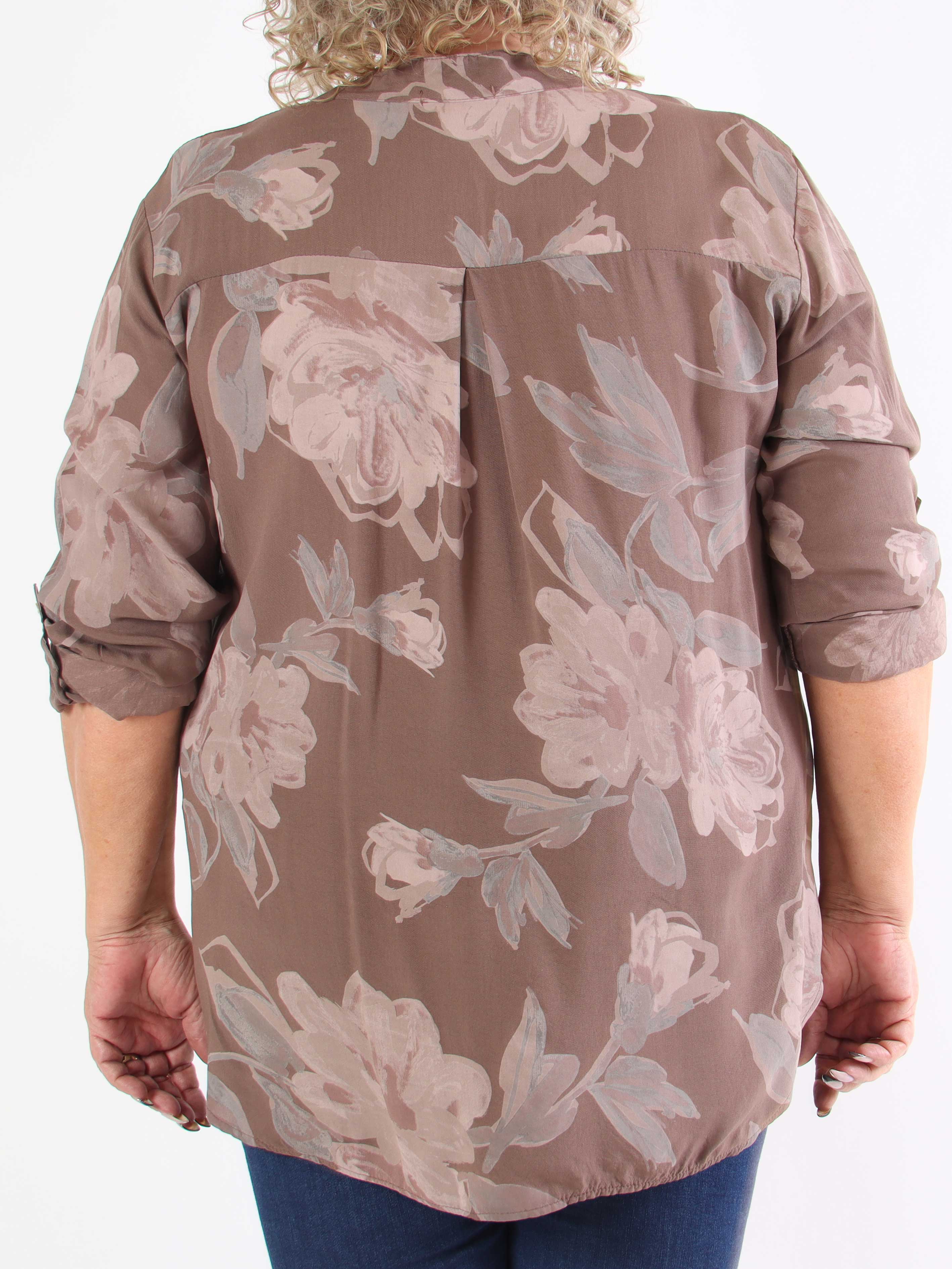 Ella - Söt plus size-tunika i viskos med blommiga motiv